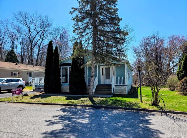 6 Short Lane, Hyde Park, NY 12538