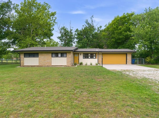 161 S Westview Dr, Andover, KS 67002