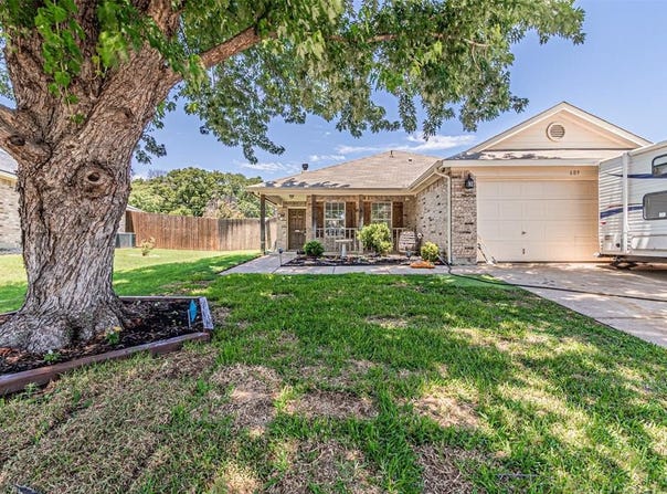 609 Tracy Drive, Azle, TX 76020