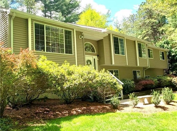 12 Ayoho Road, Coventry, RI 02816