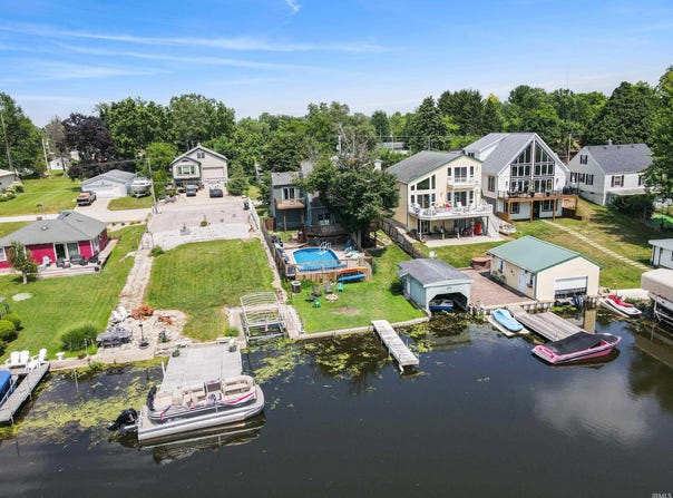 11621 N Elm Grove Drive, Syracuse, IN 46567-8507
