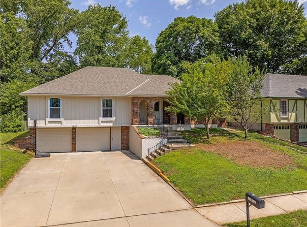 11922 W 72nd Street, Shawnee, KS 66216