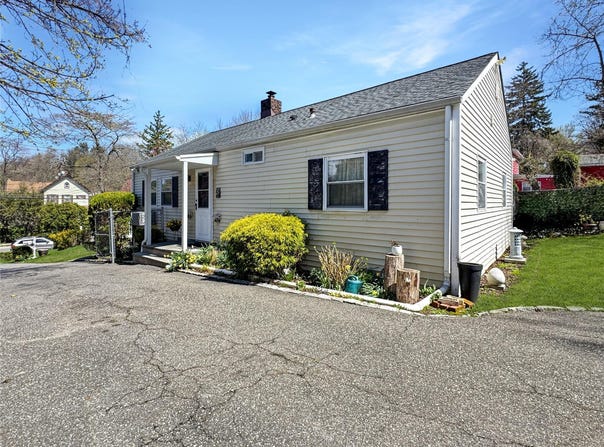 20 Elm Avenue, Glen Cove, NY 11542