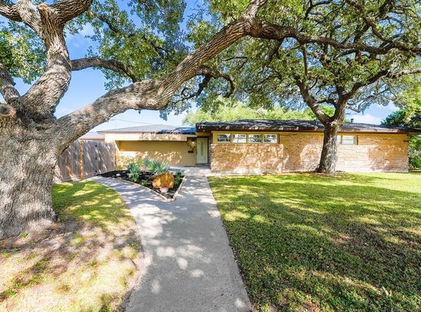 1059 S Mccampbell St, Aransas Pass, TX 78336