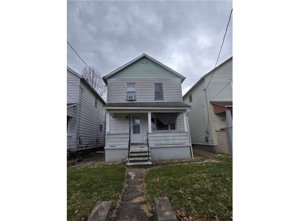 1127 Hamilton Ave, Farrell, PA 16121