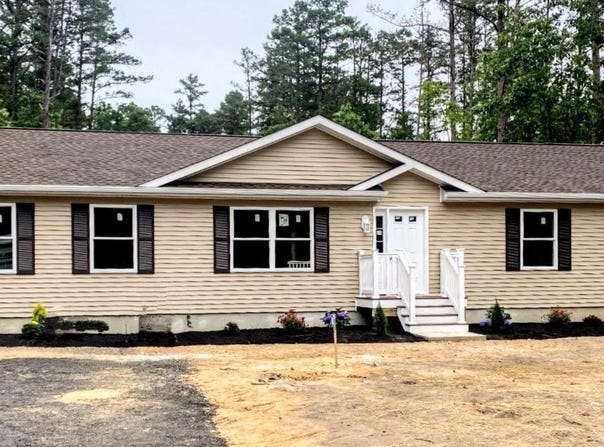 625 WEYMOUTH RD., BUENA, NJ 08310