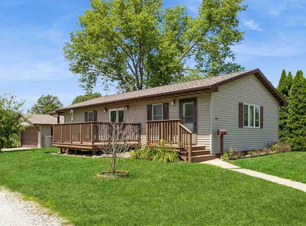 610 7th Ave, BellePlaine, IA 52208