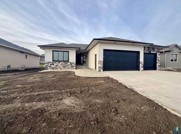 8801 W Rathburn St, Sioux Falls, SD 57106