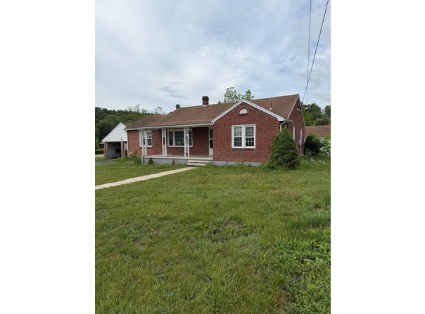 56 N CHURCH ST, Craigsville, VA 24430