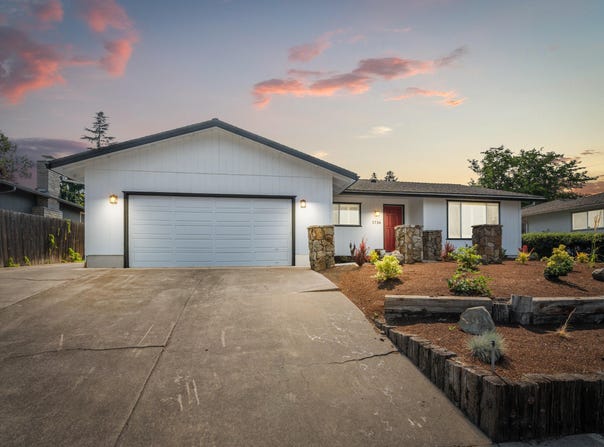 1736 Inverness Drive, Medford, OR 97504