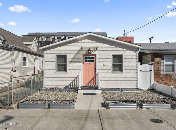 24 Highland Avenue, Keansburg, NJ 07734