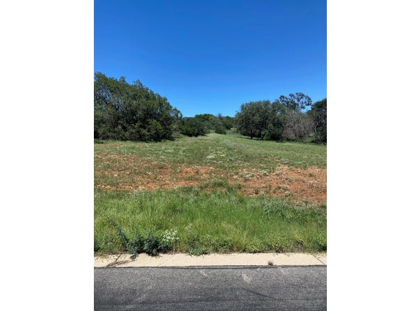 W25058 ApacheTears/White, Horseshoe Bay, TX 78657