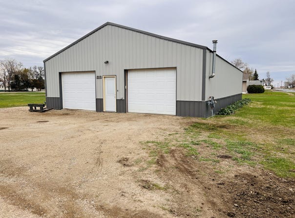 717 4th Avenue, Ipswich, SD 57451