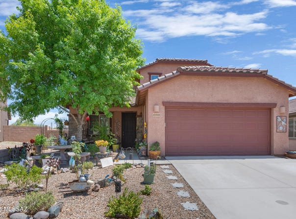 10468 S Cutting Horse Drive, Vail, AZ 85641