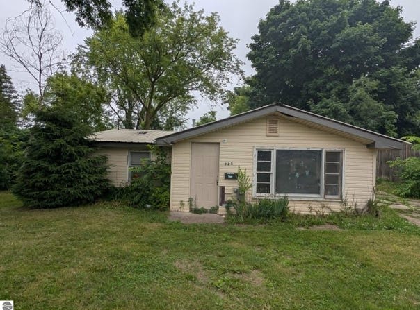 225 Valley, Alma, MI 48801