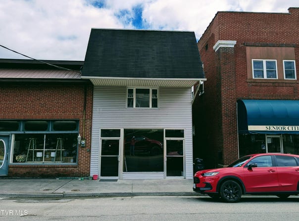 250 East Main Street, Clintwood, VA 24228