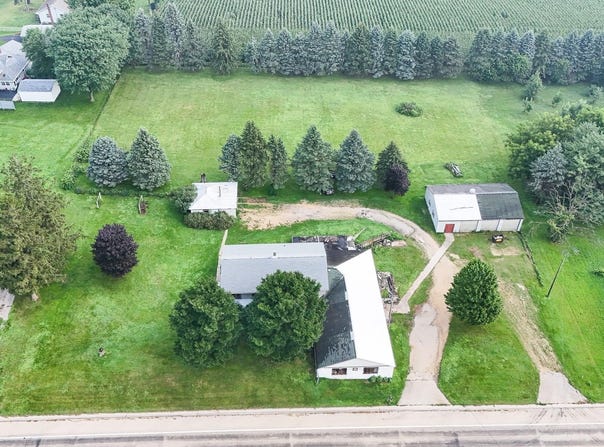 7916 W Pines, POLO, IL 61064