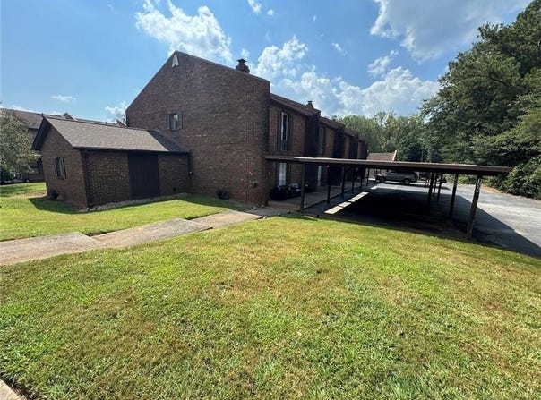 19 A Little Mountain Village, Ellenwood, GA 30294