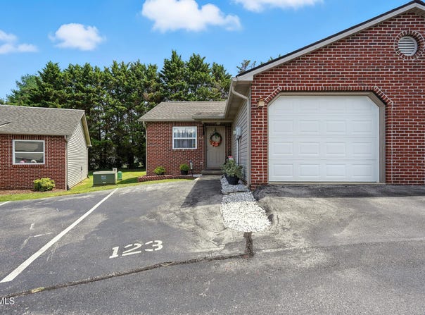 123 Mesa Drive, Gray, TN 37615