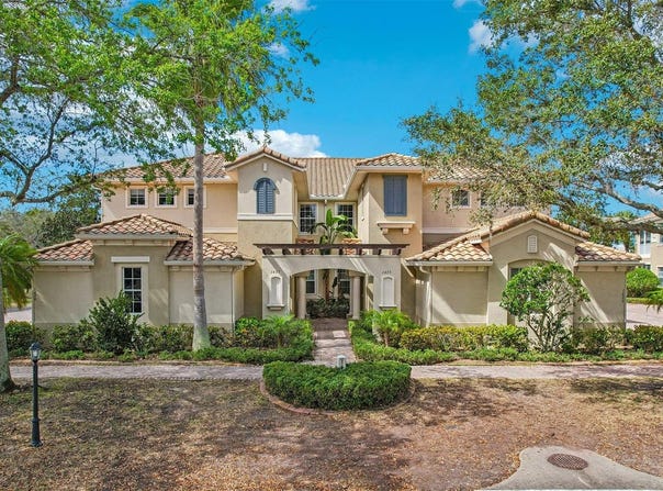 1435 EMERALD DUNES Drive, SUN CITY CENTER, FL 33573