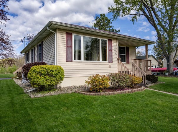 305 Arlington Avenue, Mauston, WI 53948