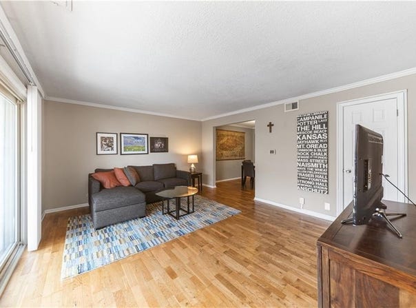 4616 HOLLY Street, Kansas City, MO 64112
