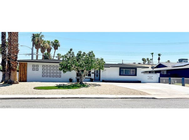 2135 Sombrero Drive, Las Vegas, NV 89169