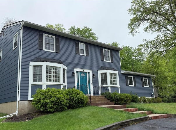 8 Rolling Way, New City, NY 10956