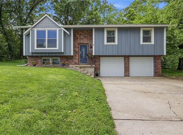 126 Beach Drive, Lake Tapawingo, MO 64015