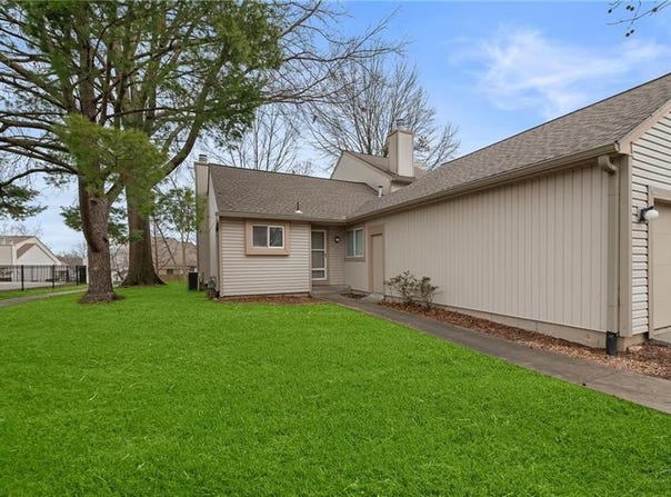 5987 N Kansas Avenue, Gladstone, MO 64119