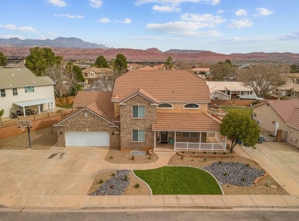 1974 N SAGEBRUSH Dr, Santa Clara, UT 84765