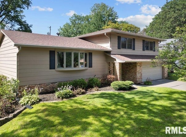 1551 FOREST HILLS Road, Bettendorf, IA 52722