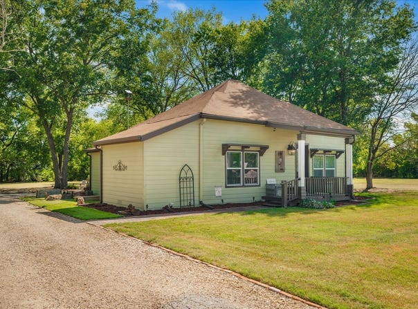 220 E Holley Street, Alba, TX 75410