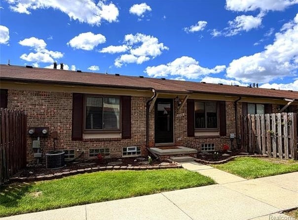 17116 Kingsbrooke Drive, Clinton Twp, MI 48038
