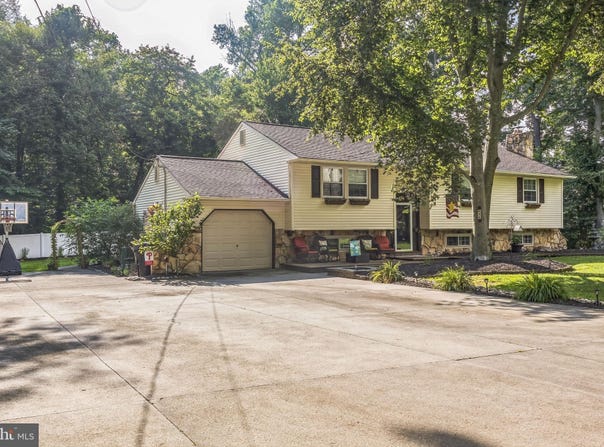 655 JACKSON, MULLICA HILL, NJ 08062