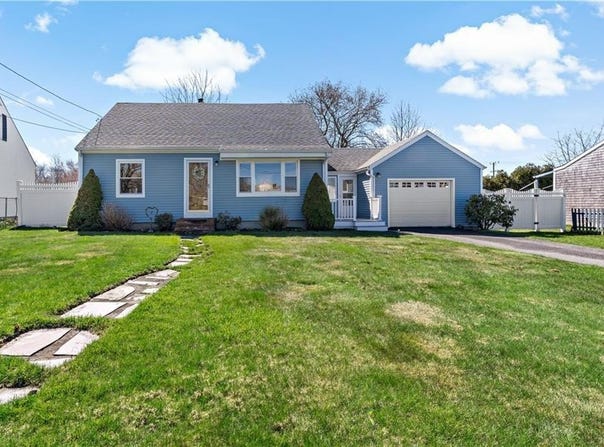 5 St Theresa Avenue, Bristol, RI 02809