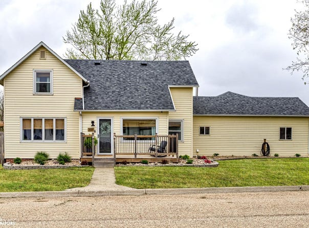 301 4th Street NE, State Center, IA 50247