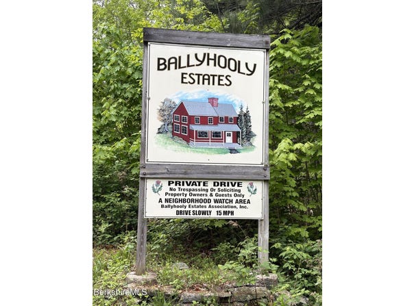 25-P Pill Dr, Becket, MA 01223