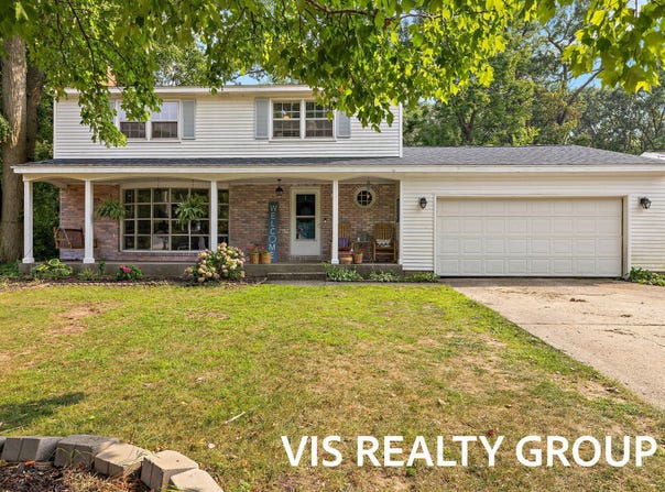 1689 Bonneville Dr Drive, Norton Shores, MI 49441