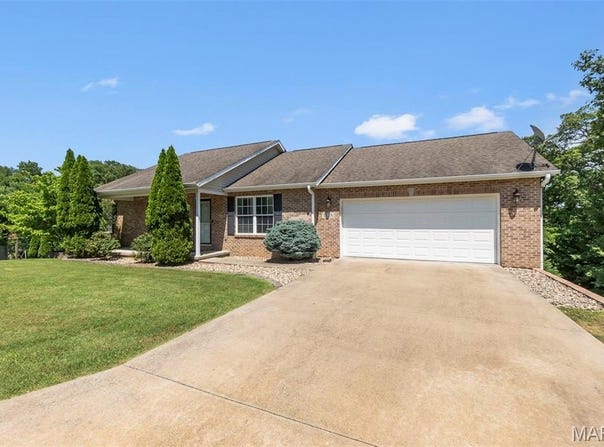 1328 Platinum Court, Cape Girardeau, MO 63701
