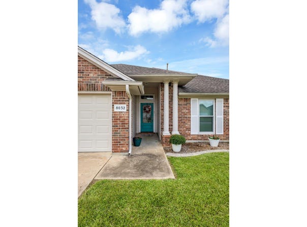 8032 Torrey Pines Circle, Beaumont, TX 77707