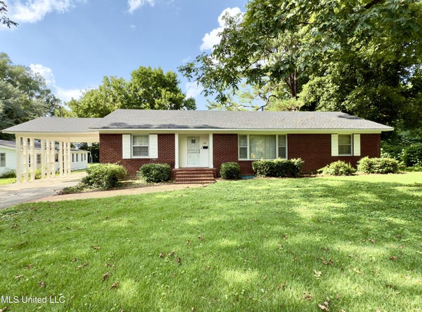 142 W Mason Avenue, Holly Springs, MS 38635