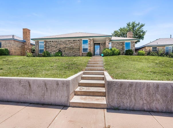 1021 TRINCHERA Drive, Amarillo, TX 79110