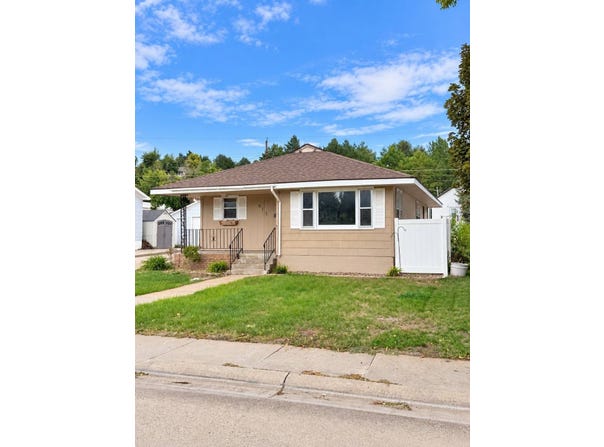 615 Highland Dr, Ogallala, NE 69153