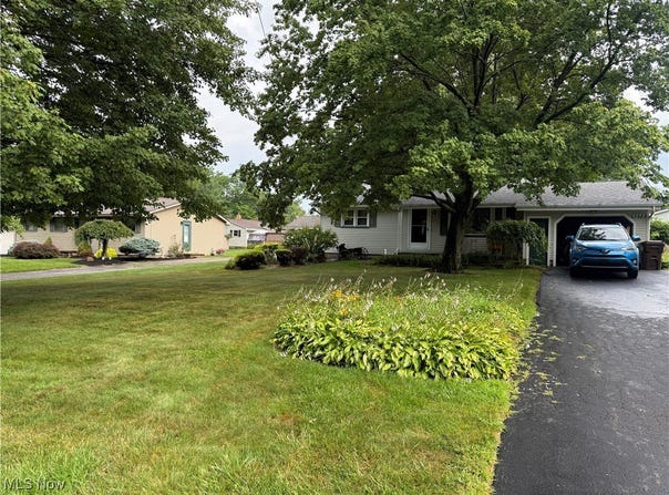5272 Middletown Road E, New Middletown, OH 44442