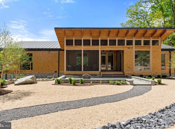 559 BESSIE BELL MOUNTAIN ROAD, CASTLETON, VA 22716