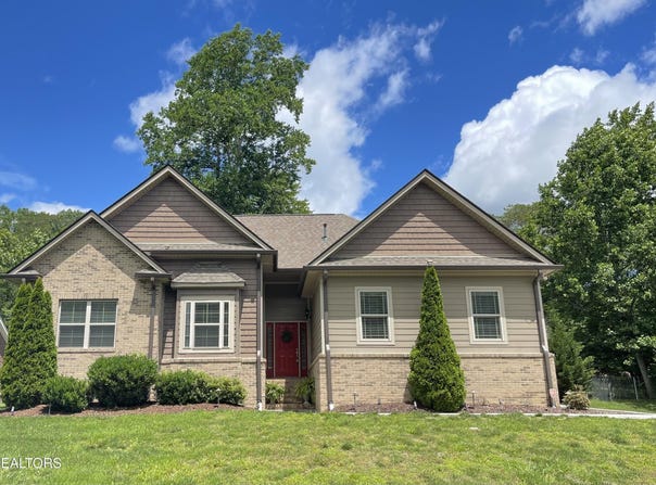 103 Crossroads Blvd, Oak Ridge, TN 37830
