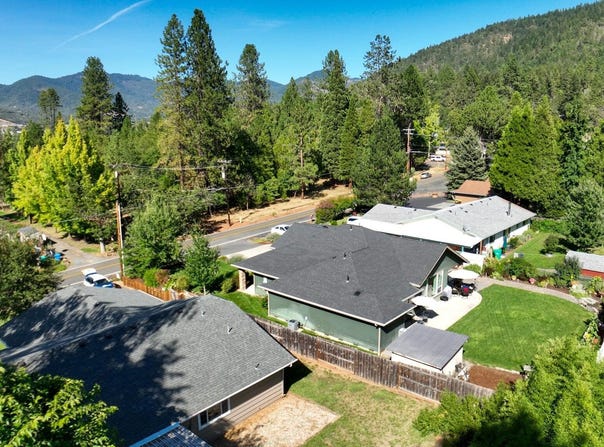 1974 Hamilton Lane, Grants Pass, OR 97527