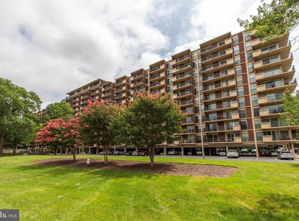 1300 ARMY NAVY Drive, ARLINGTON, VA 22202