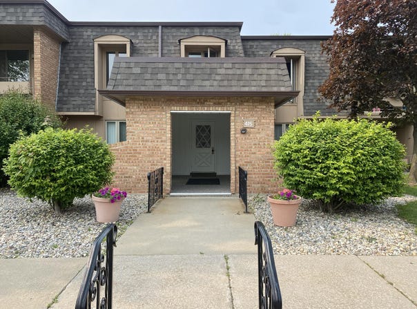 435 Old Stone Road, Munster, IN 46321